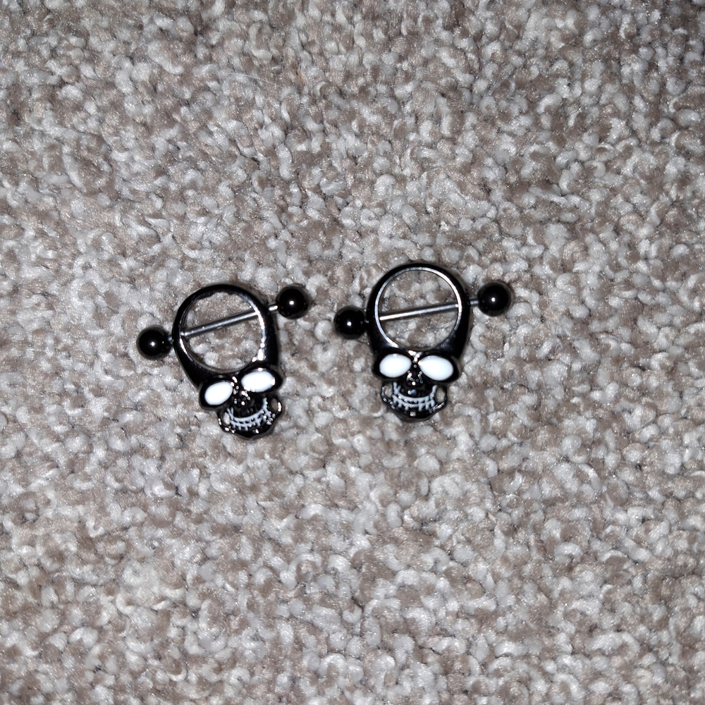Skull Design Nipple Earrings - Black and White, New - Picture 2 of 3